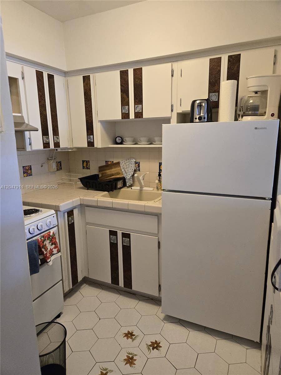 2001 S Ocean Dr 41 photo 2