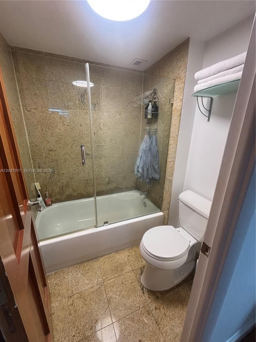 2301 Collins Ave 833 photo 19
