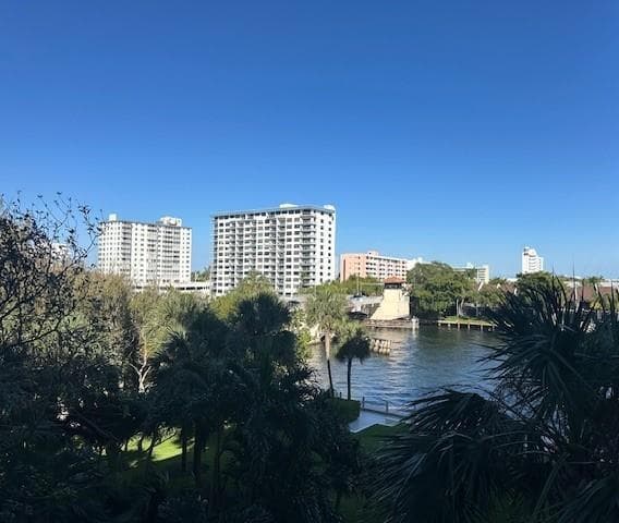 2900 NE 14th Street Causeway 405 photo 1