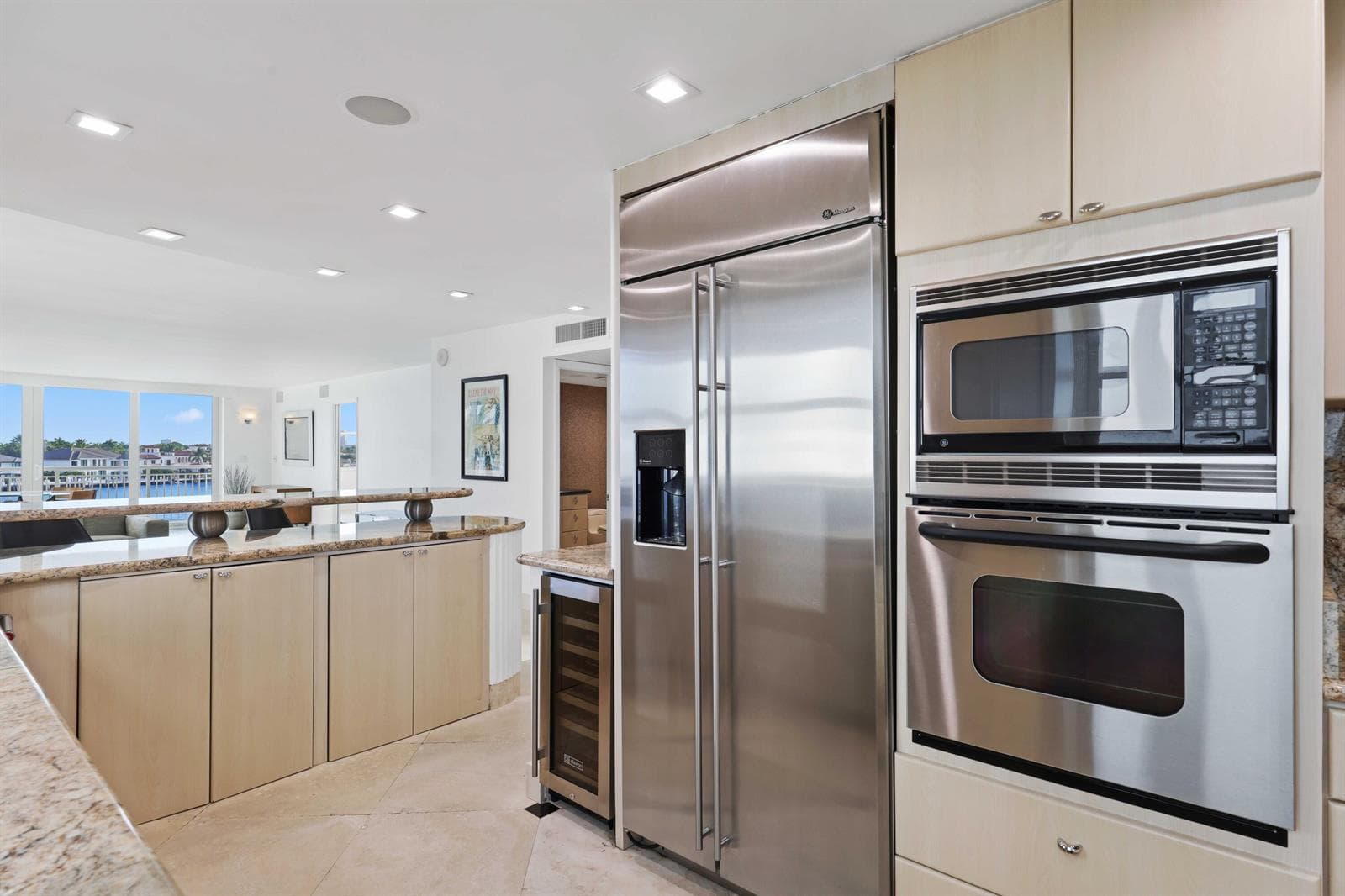 511 Bayshore Drive 401 photo 23