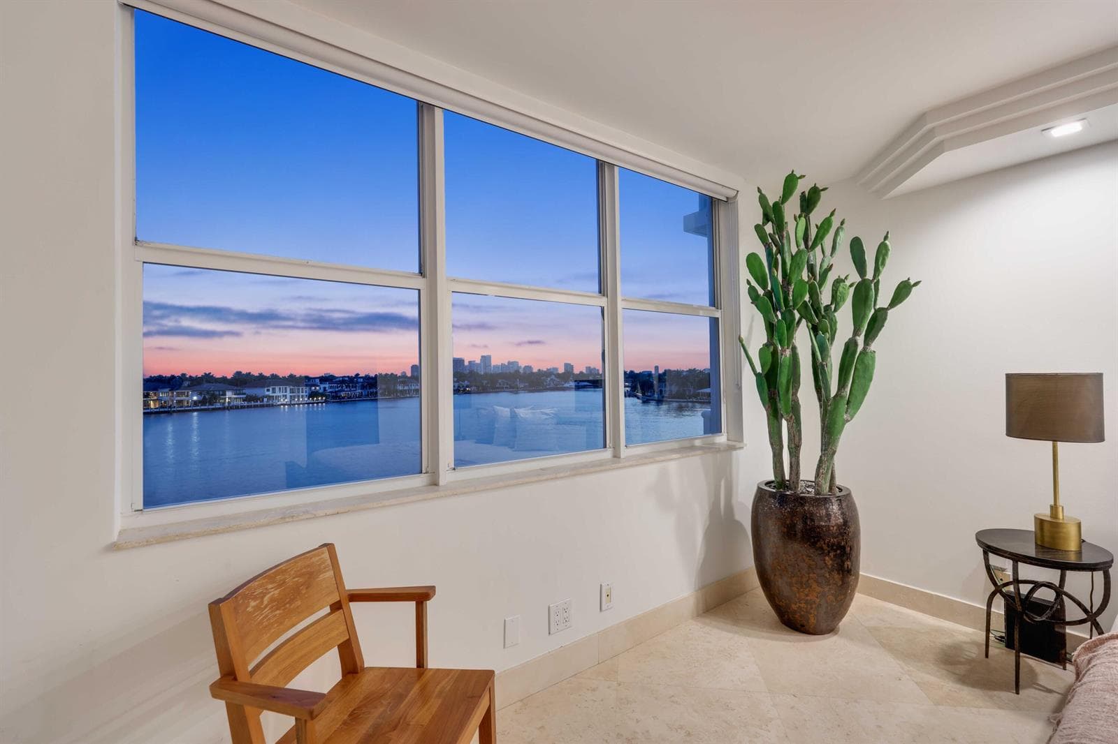 511 Bayshore Drive 401 photo 13