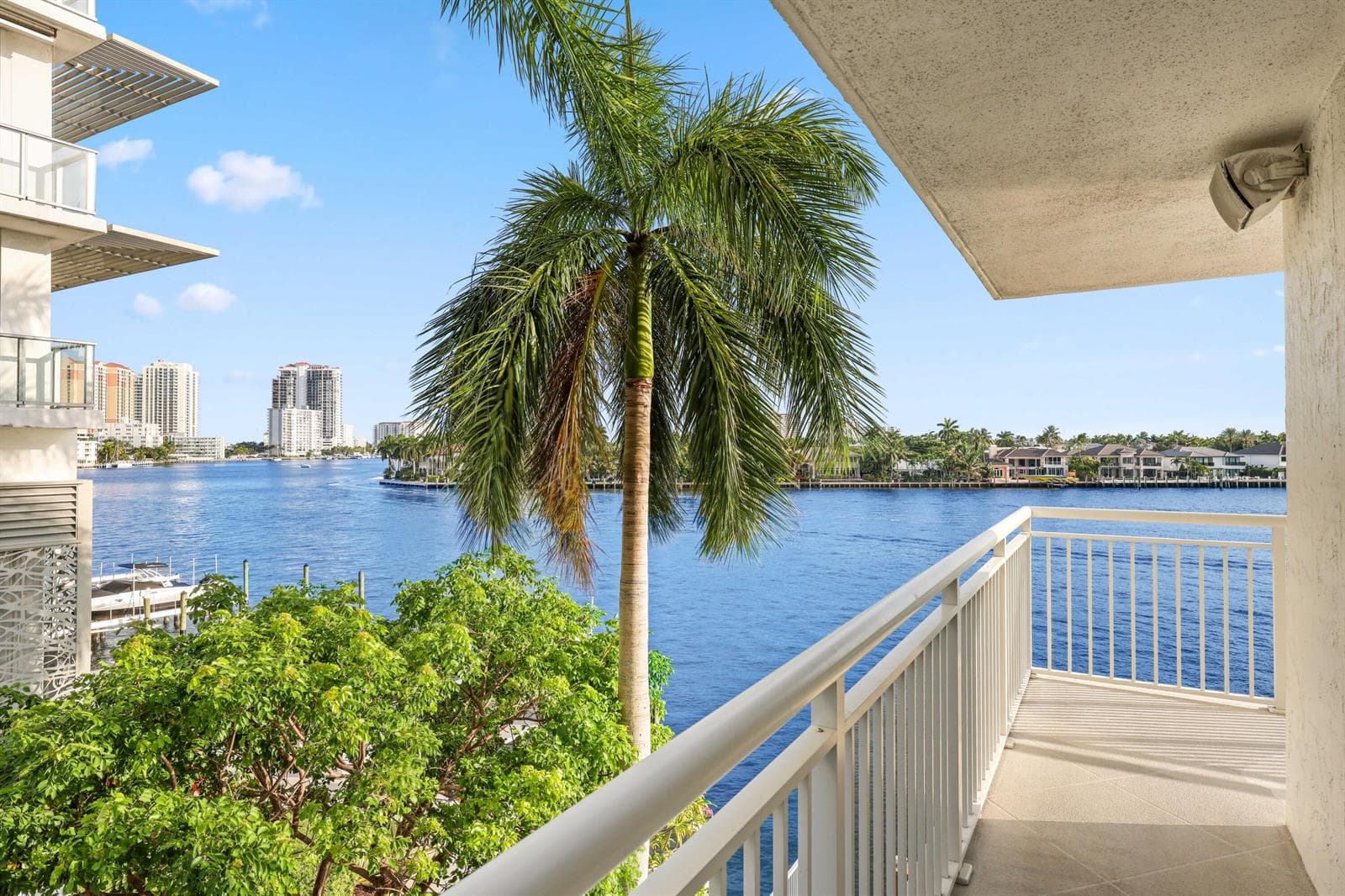 511 Bayshore Drive 401 photo 9