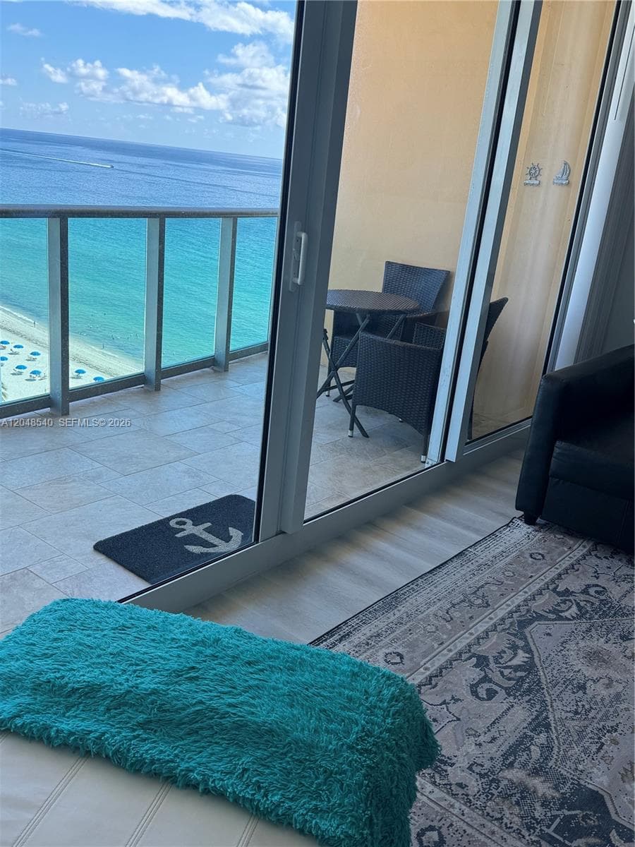 2501 S Ocean Dr PH05 photo 2