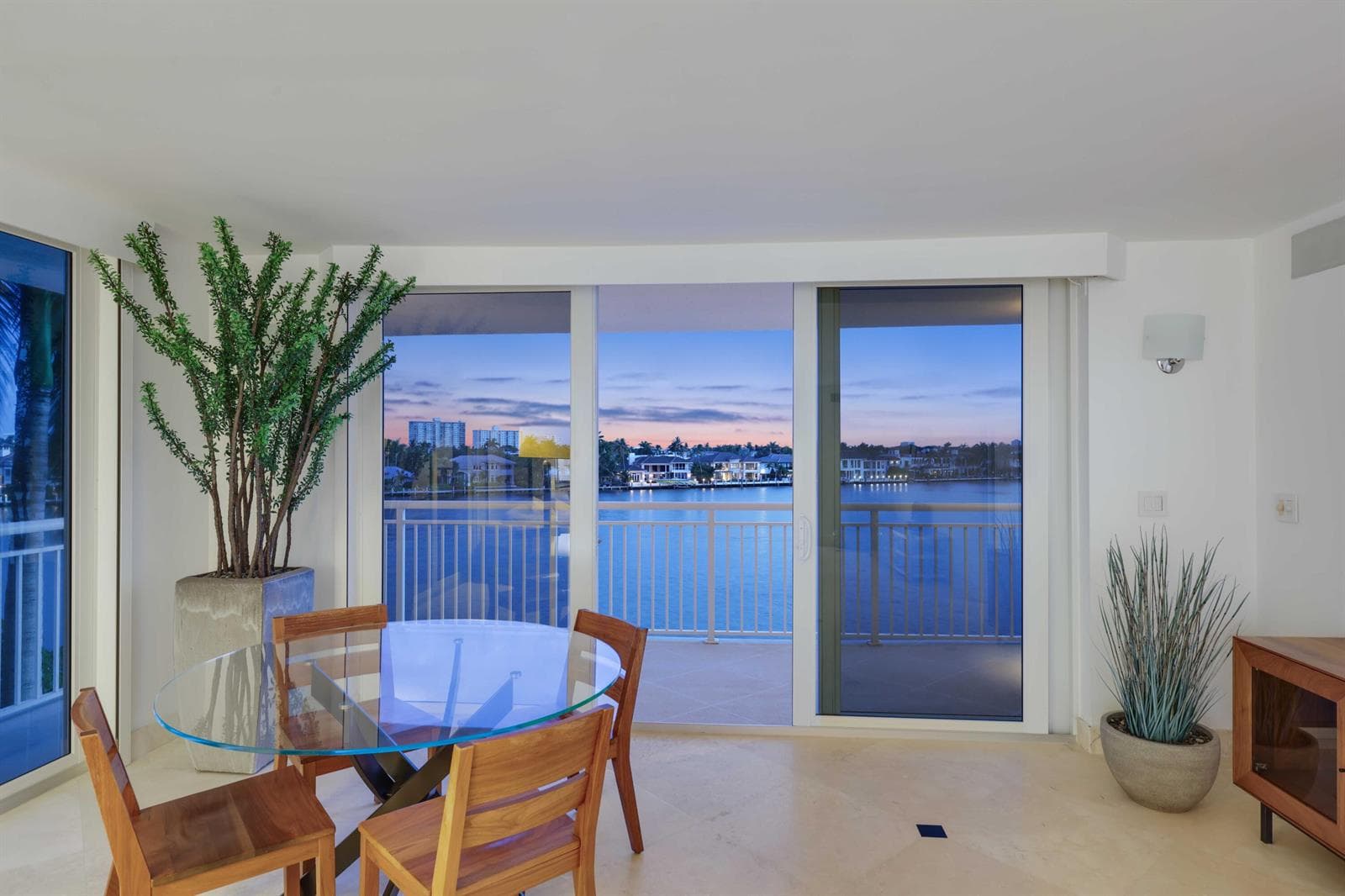 511 Bayshore Drive 401 photo 2