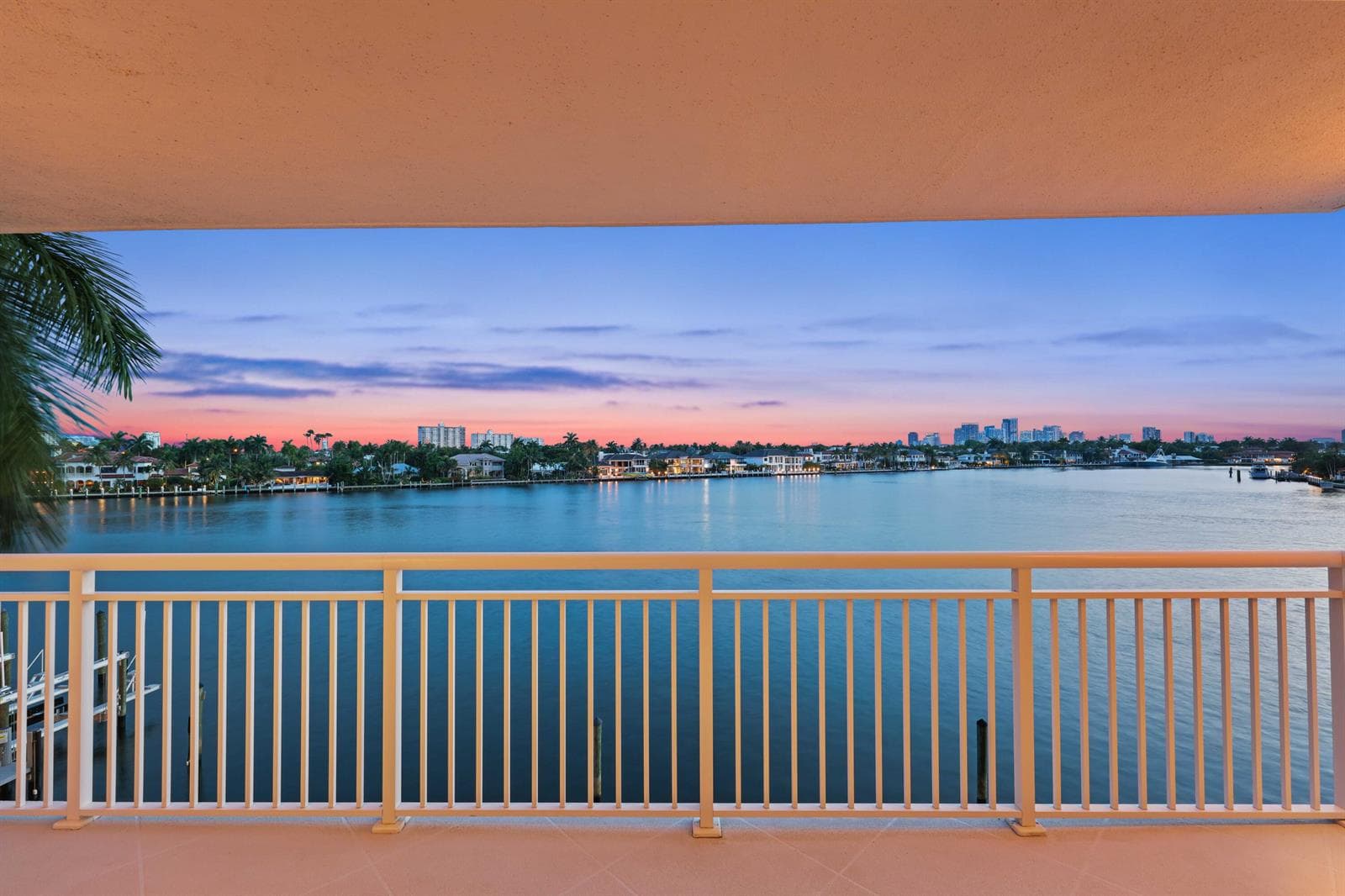 511 Bayshore Drive 401 photo 3