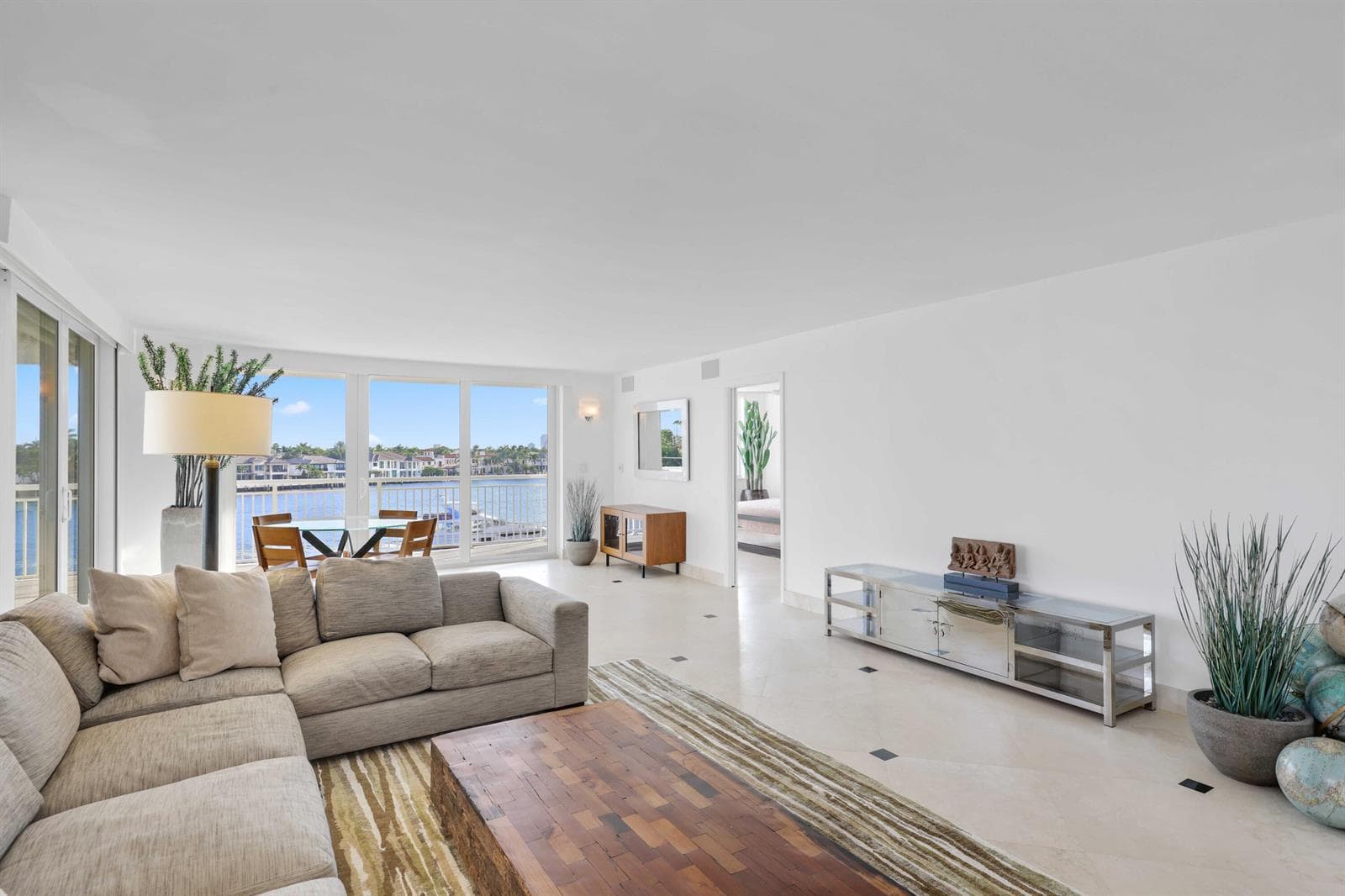 511 Bayshore Drive 401 photo 9