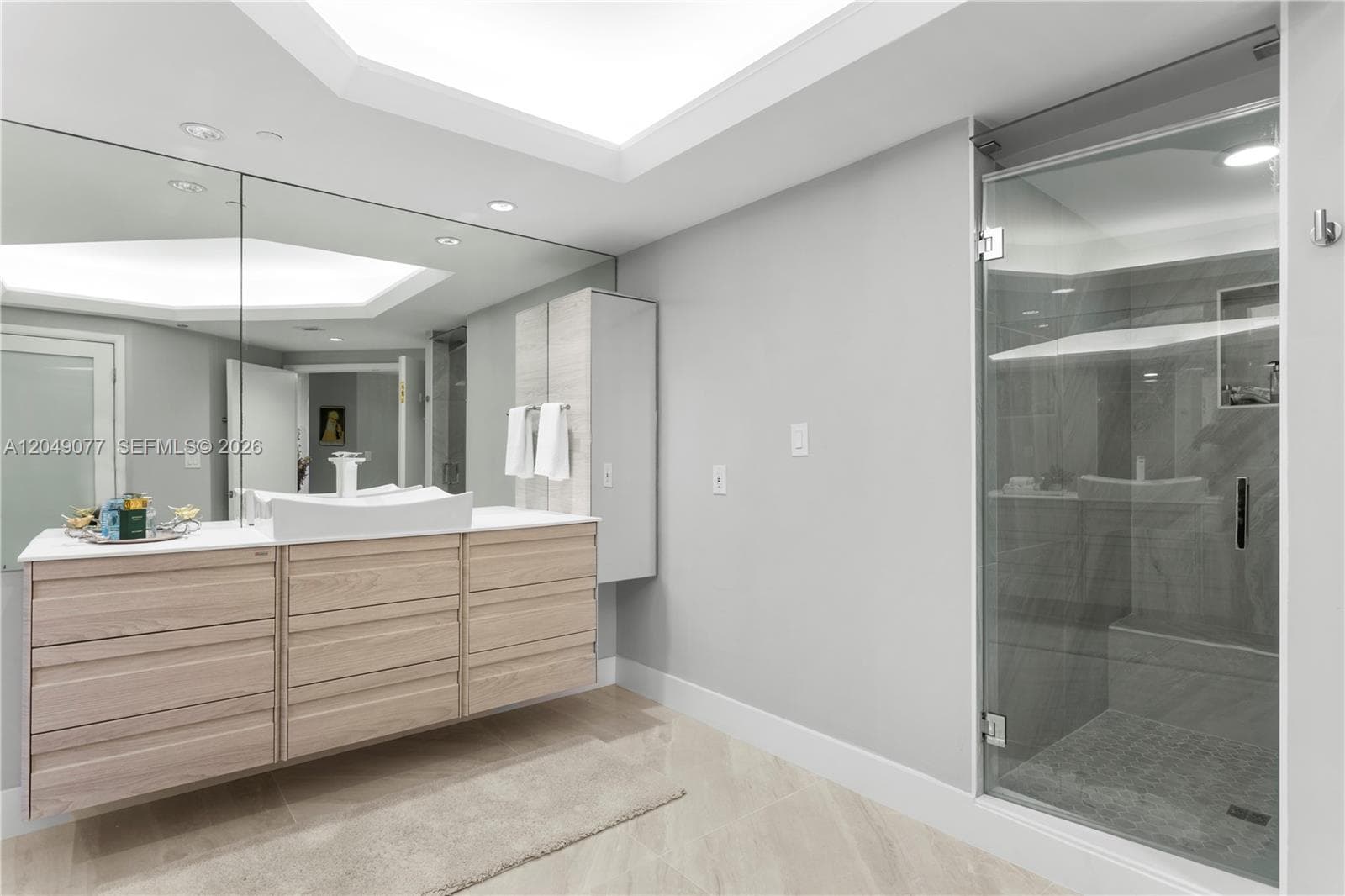 2600 Island Blvd 2603 photo 24