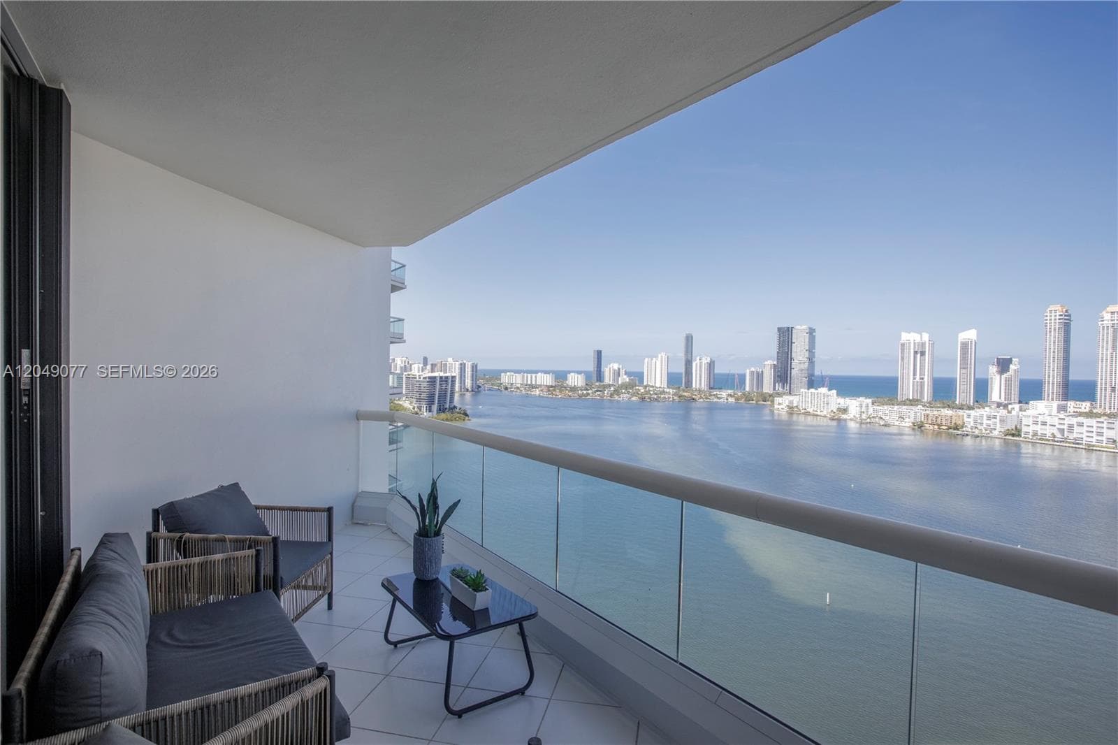 2600 Island Blvd 2603 photo 21