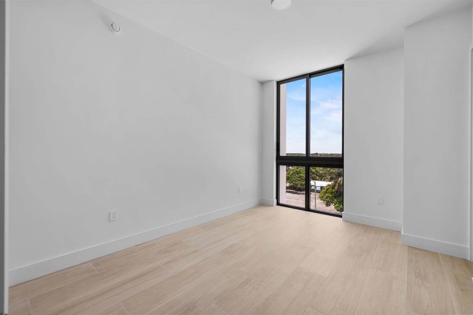 305 Briny Avenue 506 photo 25
