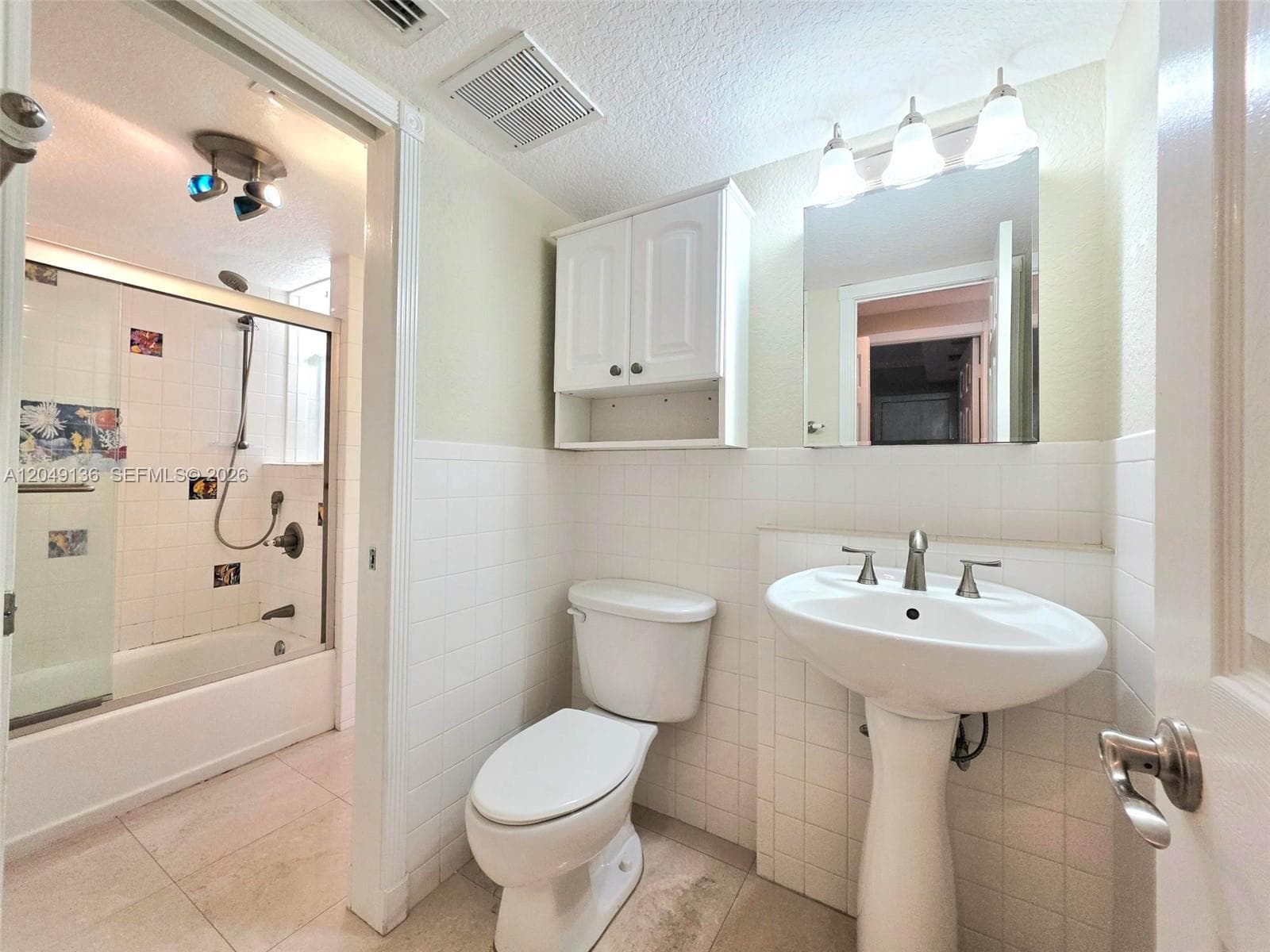 1400 NE 57th Ct 202 photo 16