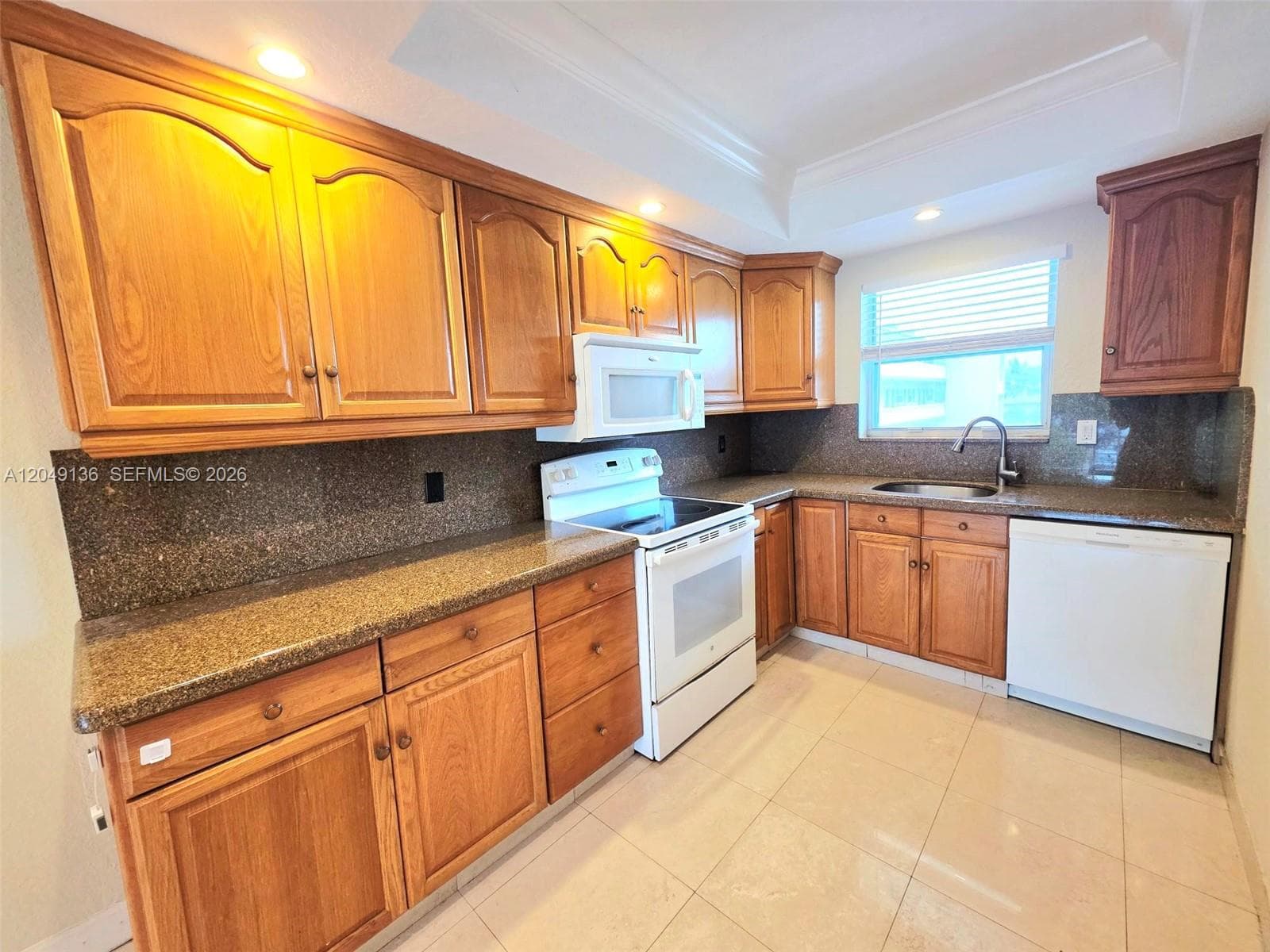 1400 NE 57th Ct 202 photo 4