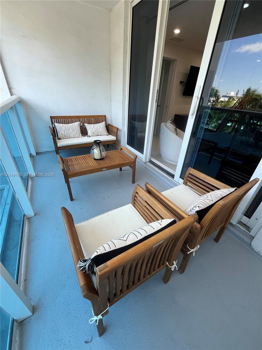 2301 Collins Ave 326 photo 19