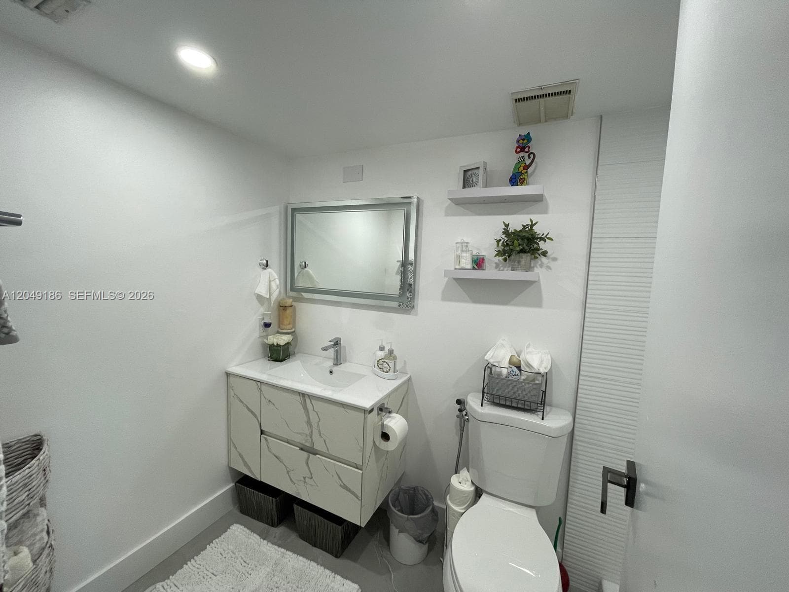 7601 E Treasure Dr 1017 photo 12