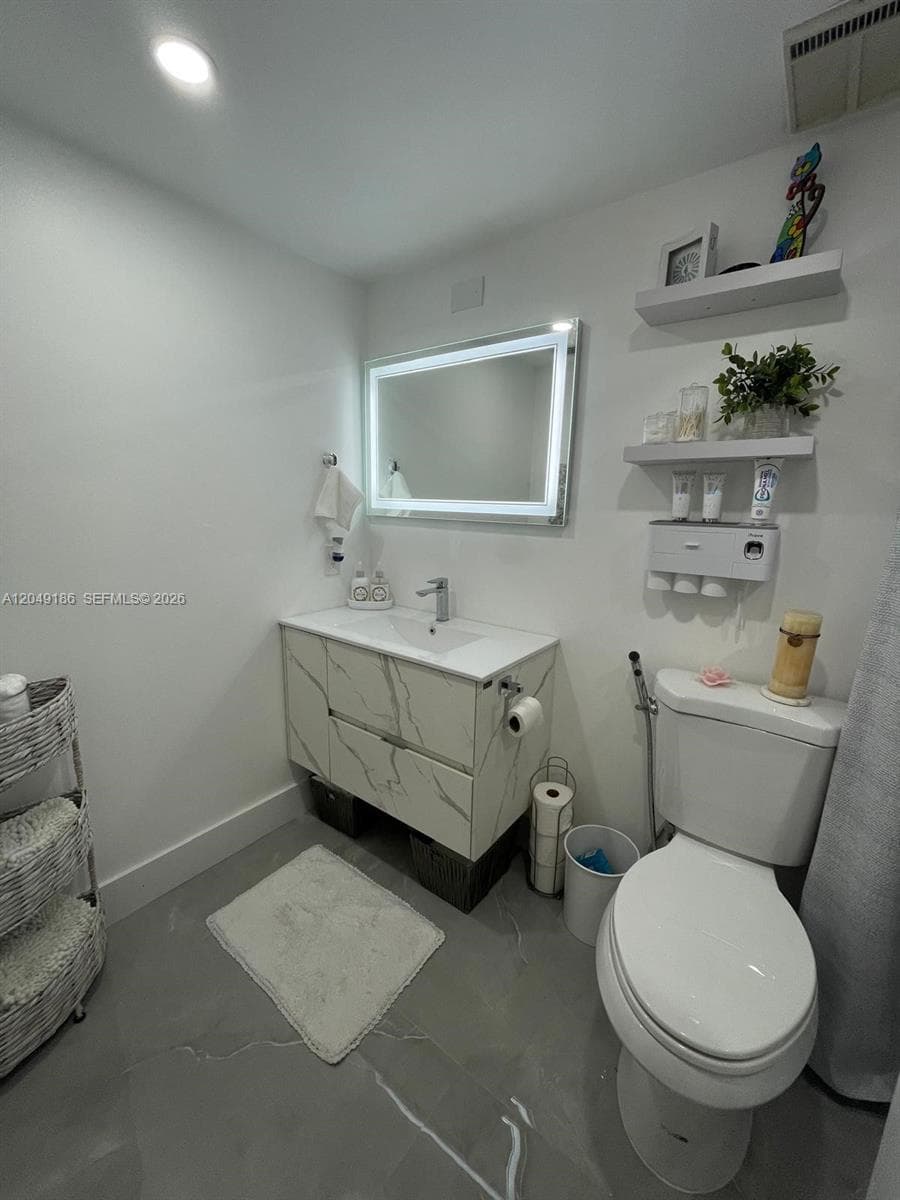 7601 E Treasure Dr 1017 photo 21