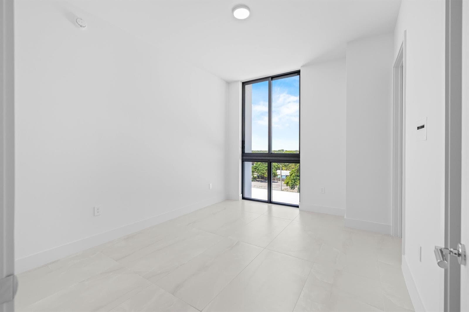305 Briny Avenue 406 photo 18
