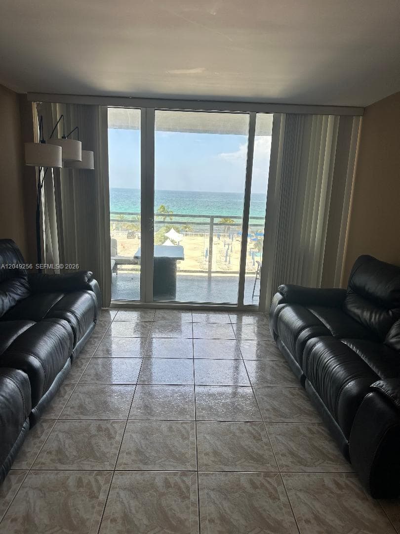 2030 S Ocean Dr 416 photo 2