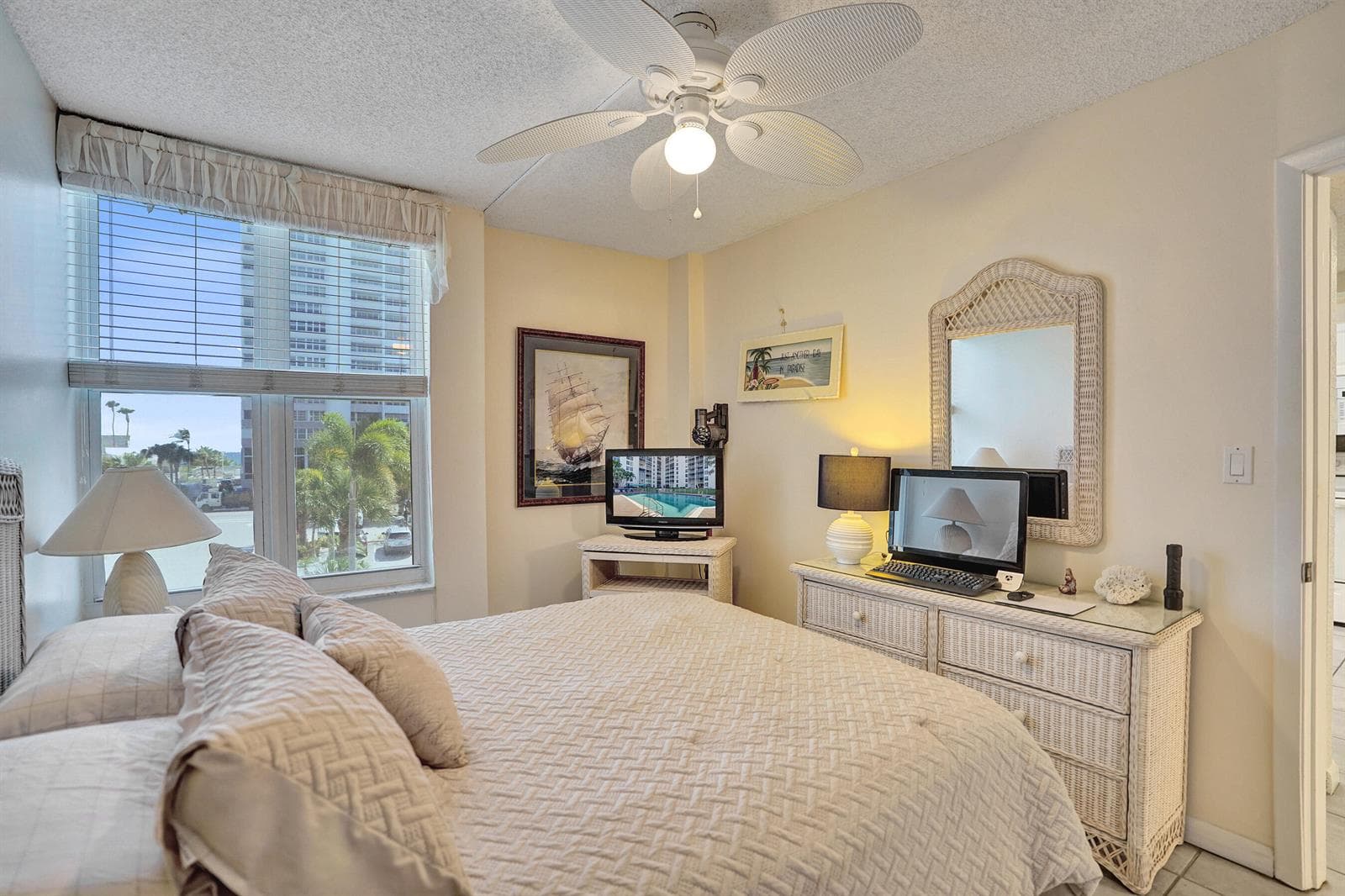 1391 S Ocean Boulevard photo 24