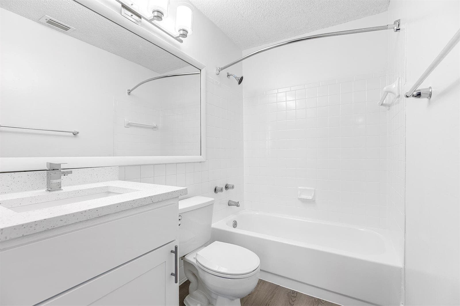 17900 NE 31st Court 4216 photo 7