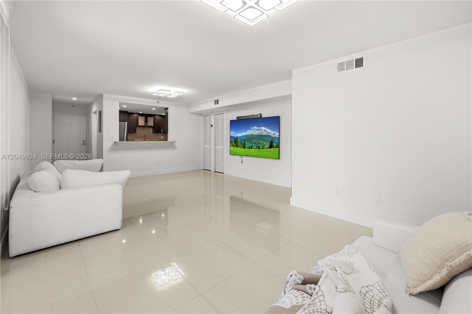 2457 Collins Ave 307 photo 9