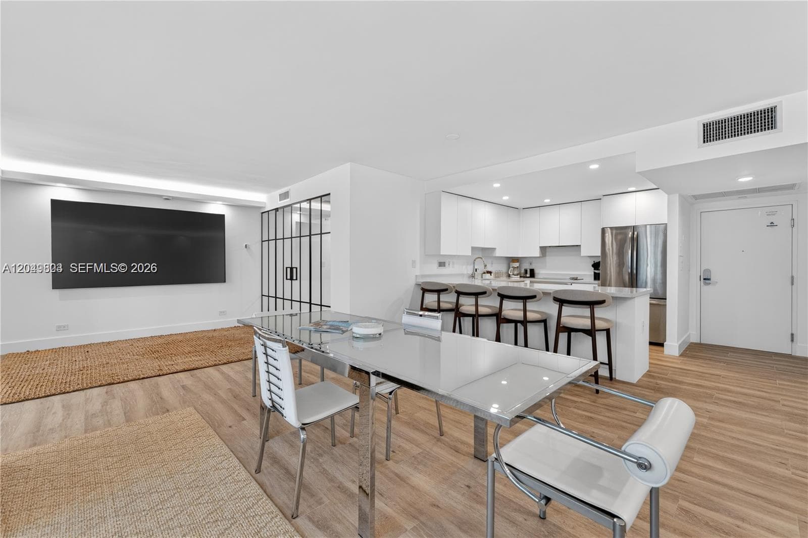 2301 Collins Ave 414 photo 18