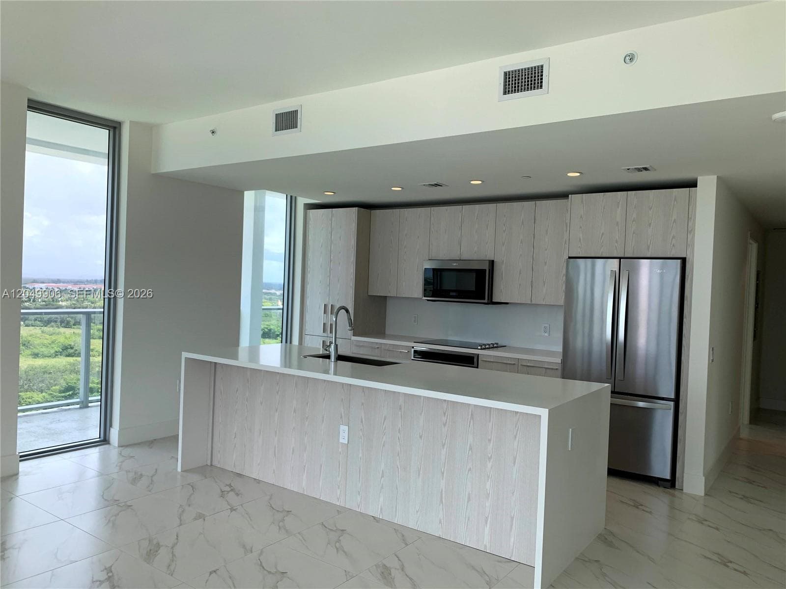 2000 W Metropica Way 1603 photo 6