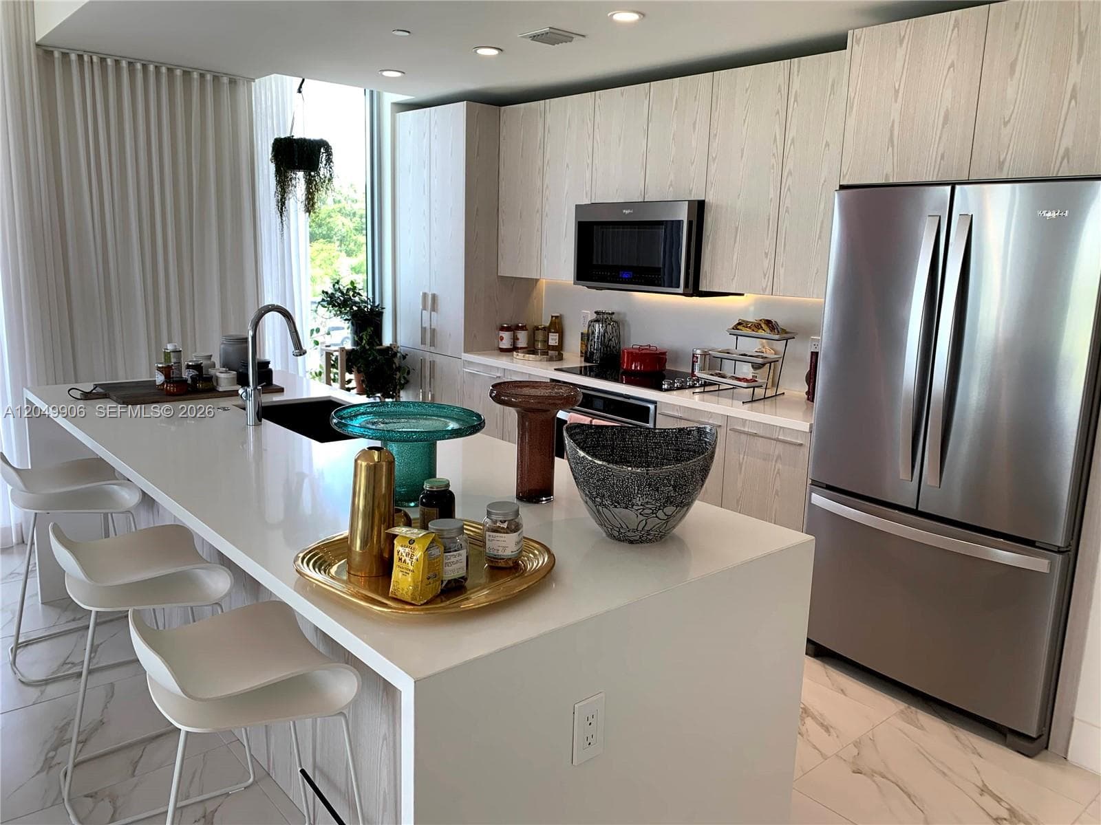 2000 W Metropica Way 1603 photo 7