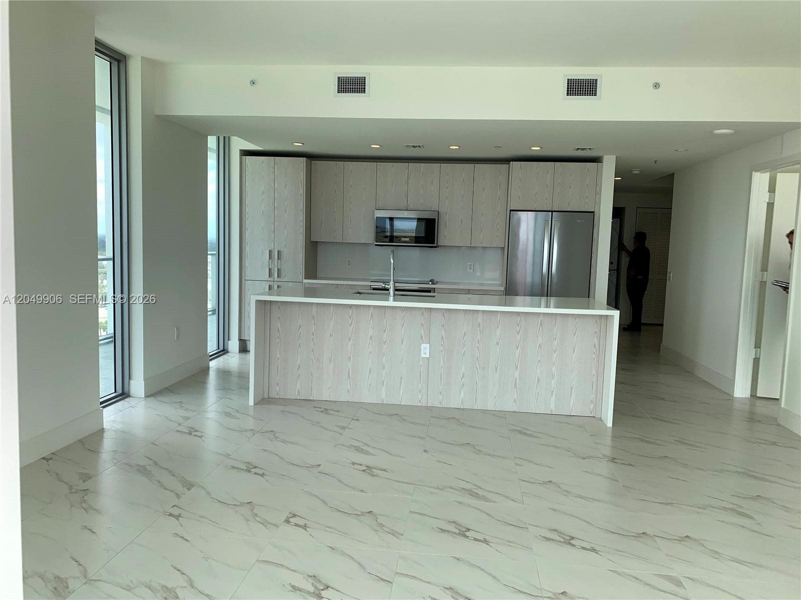 2000 W Metropica Way 1603 photo 5