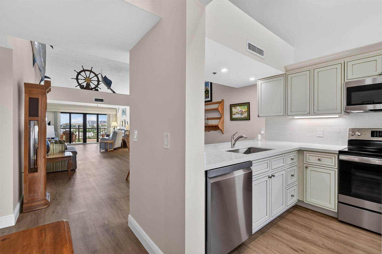 201 Ocean Bluffs Boulevard 5010 photo 5