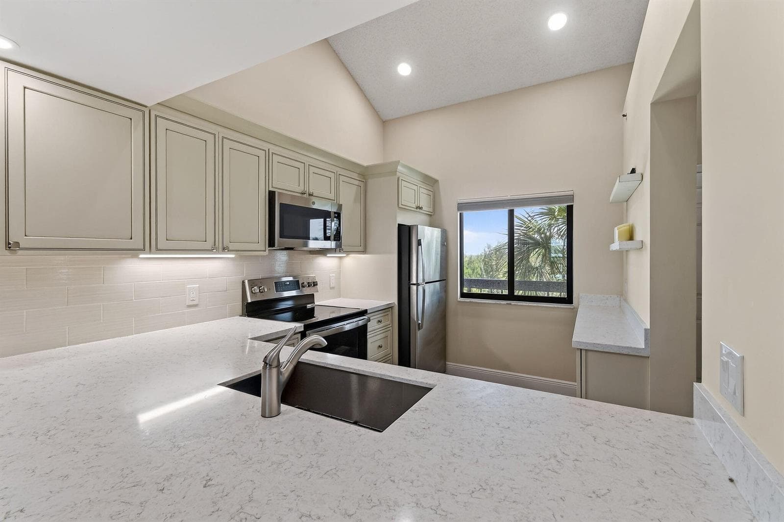 201 Ocean Bluffs Boulevard 5010 photo 14