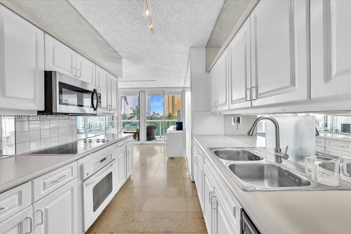 16400 Collins Ave 342 photo 23