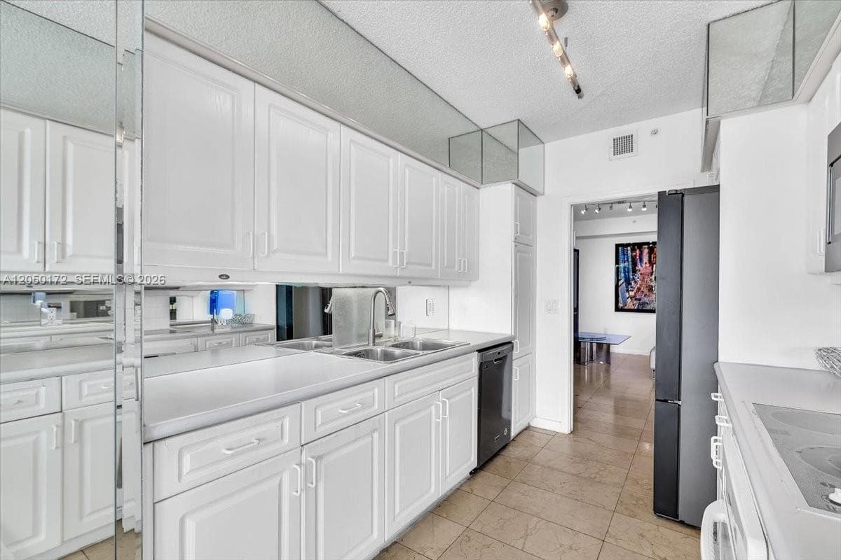 16400 Collins Ave 342 photo 21