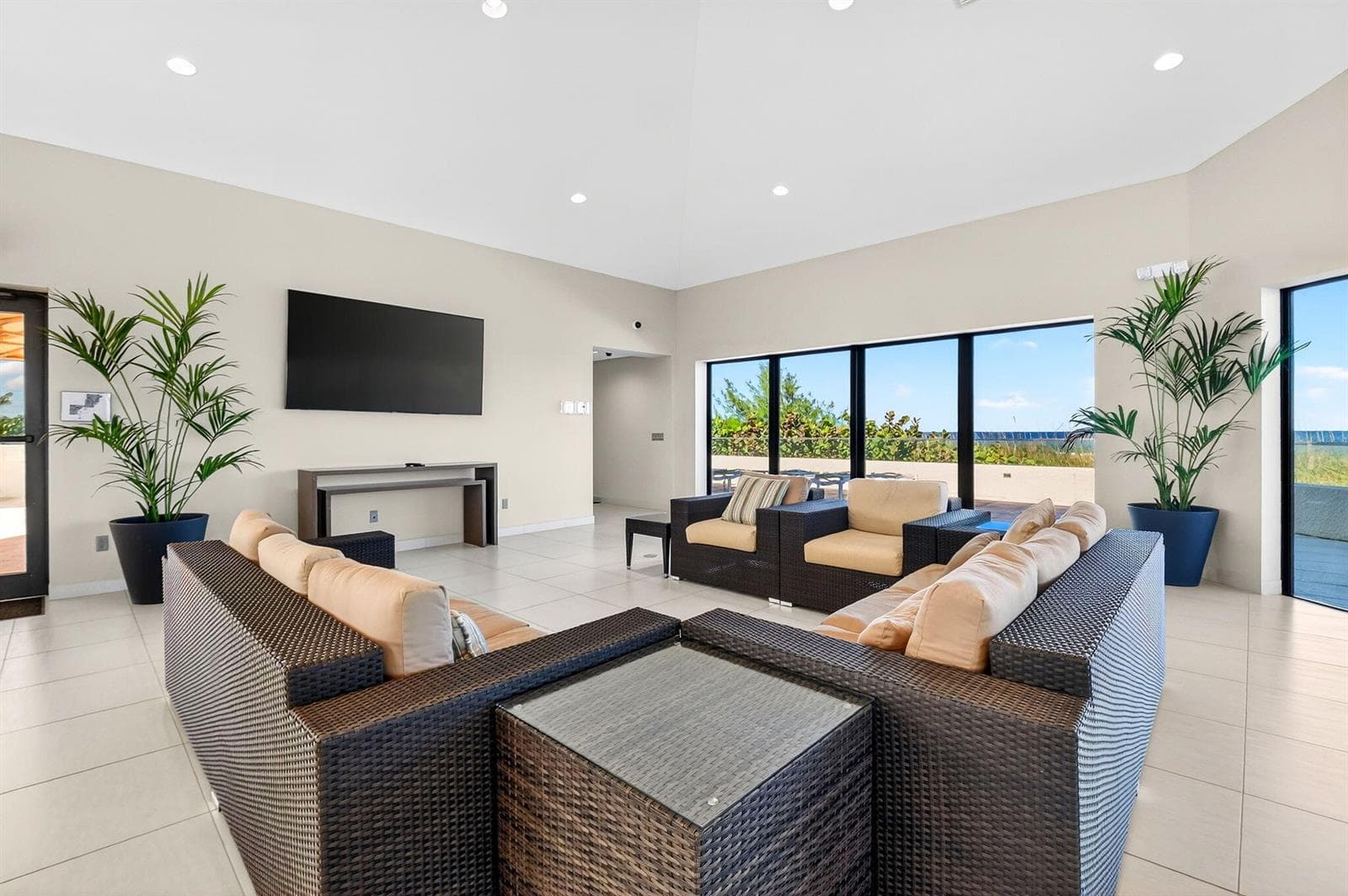 5540 N Ocean Drive 1c photo 6