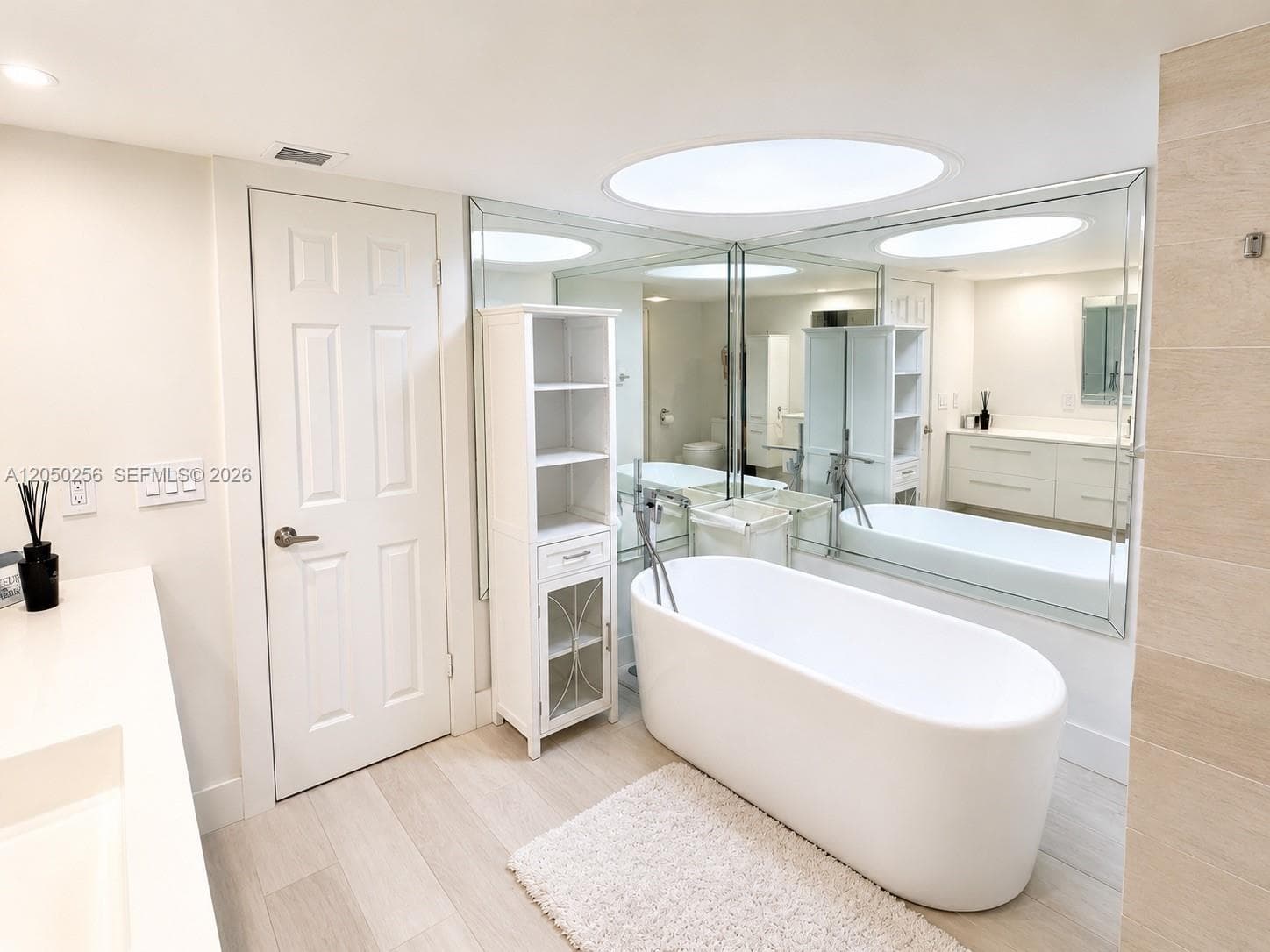 1865 S Ocean Dr 8I photo 6