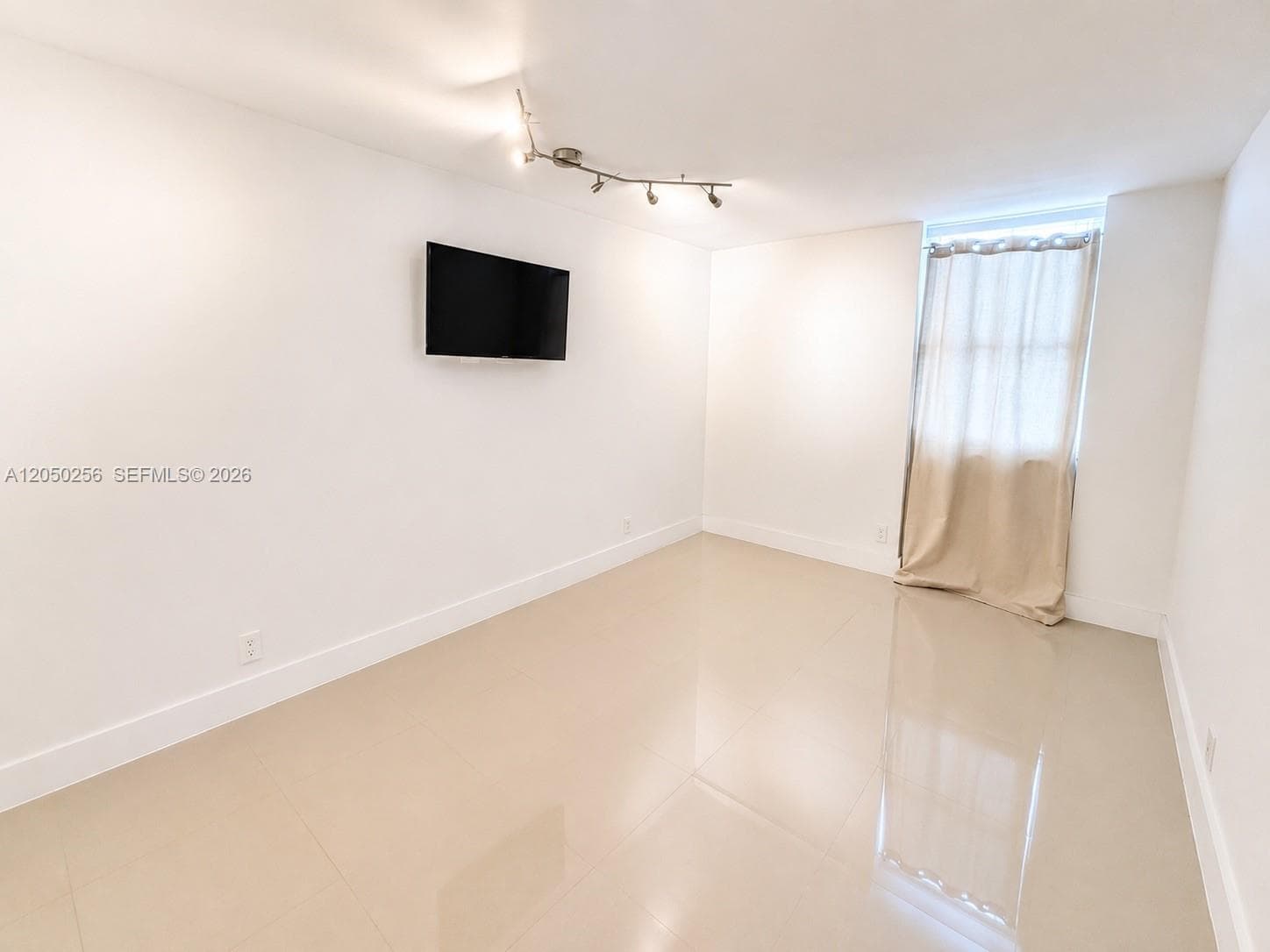 1865 S Ocean Dr 8I photo 9