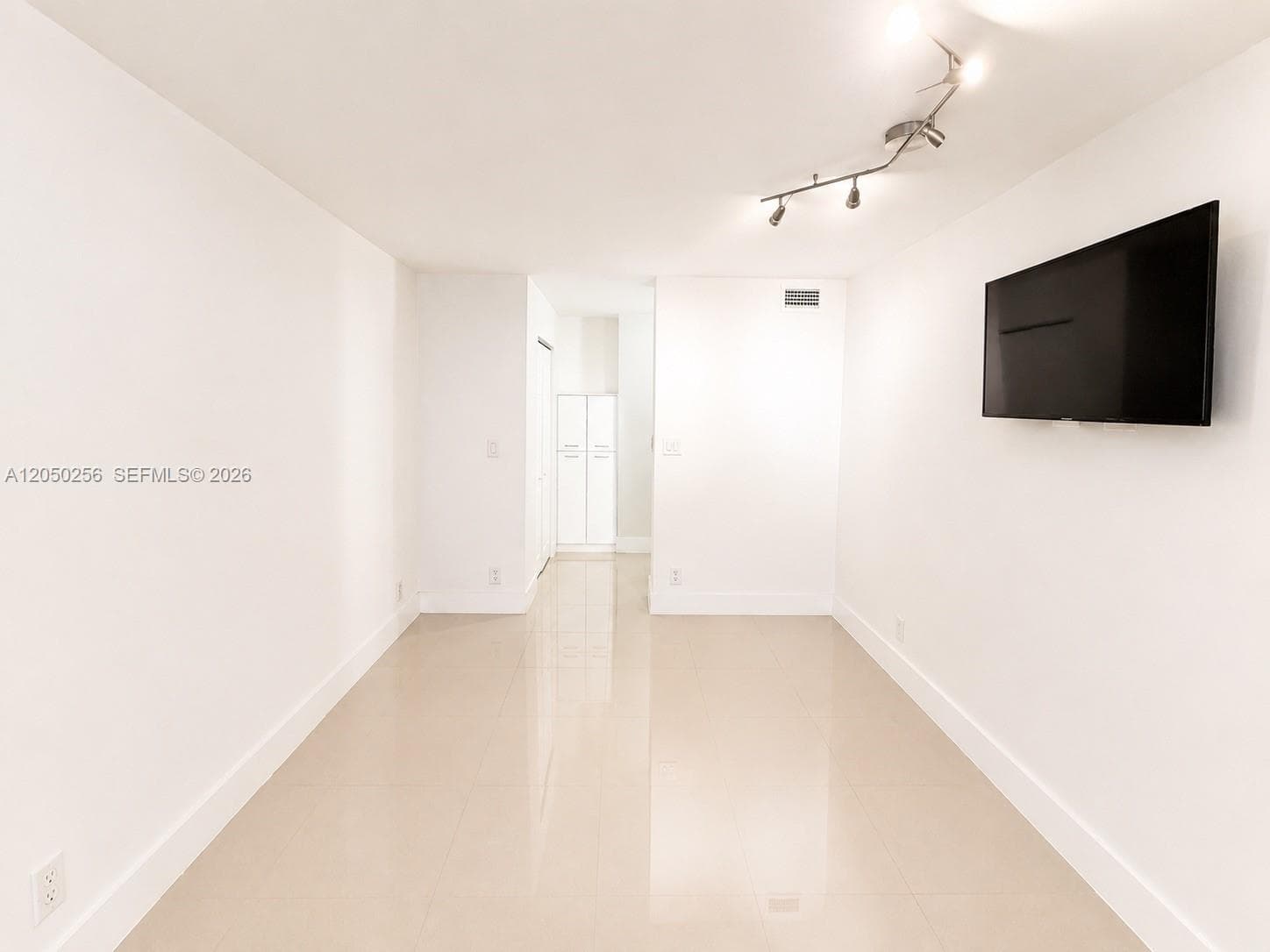 1865 S Ocean Dr 8I photo 10