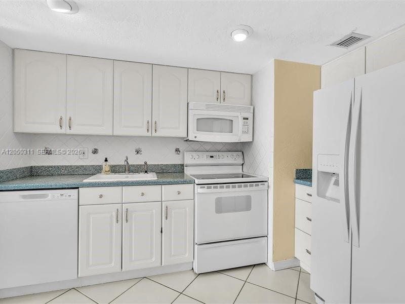 9273 Collins Ave 1010 photo 11