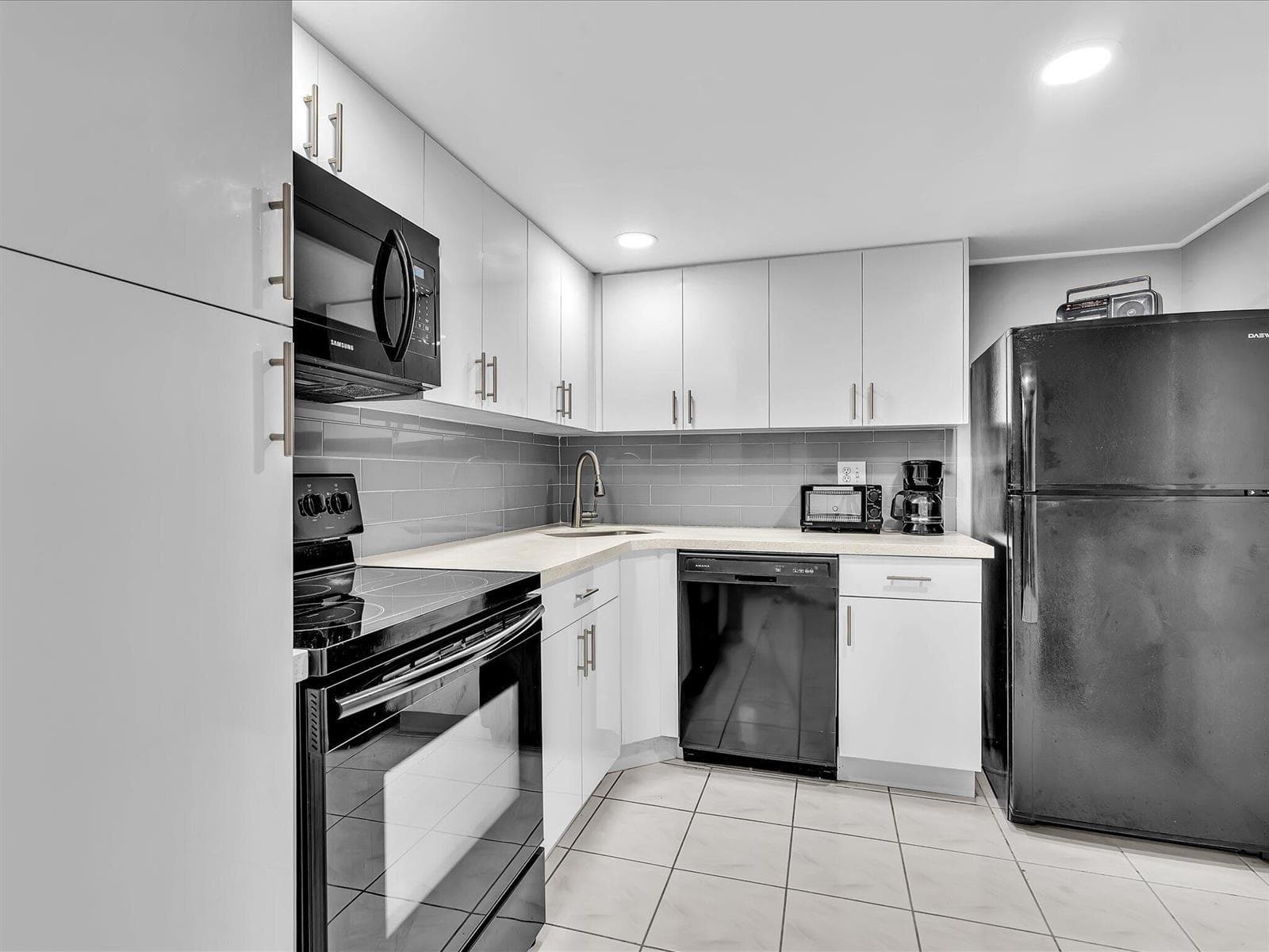 1410 S Ocean Drive 1103 photo 7