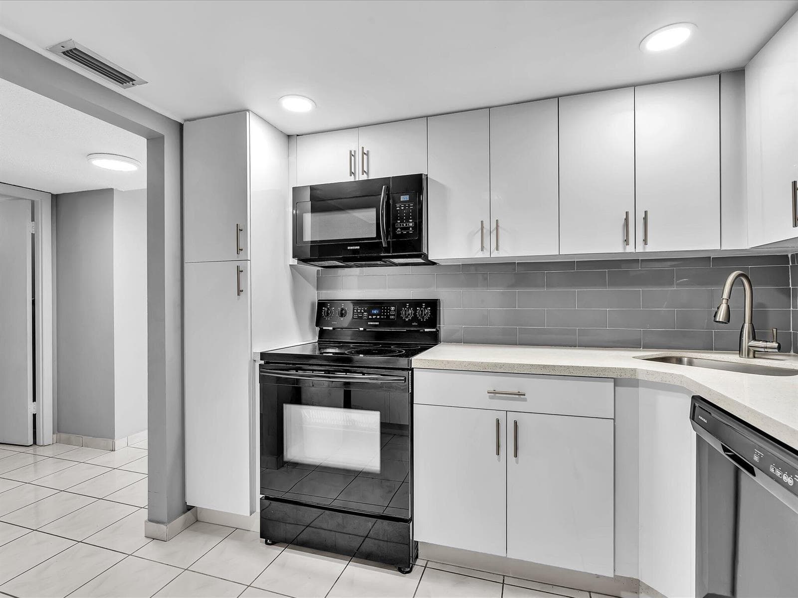 1410 S Ocean Drive 1103 photo 8