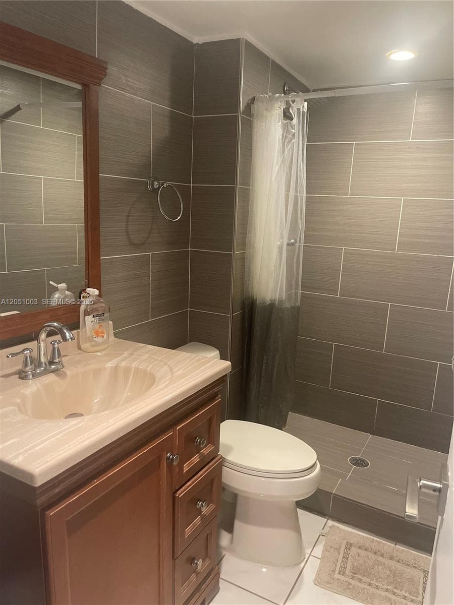 2350 NE 135th St 403 photo 25