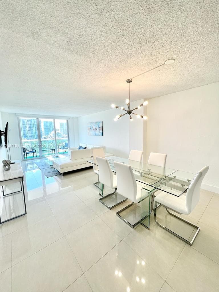19370 Collins Ave 918 photo 4