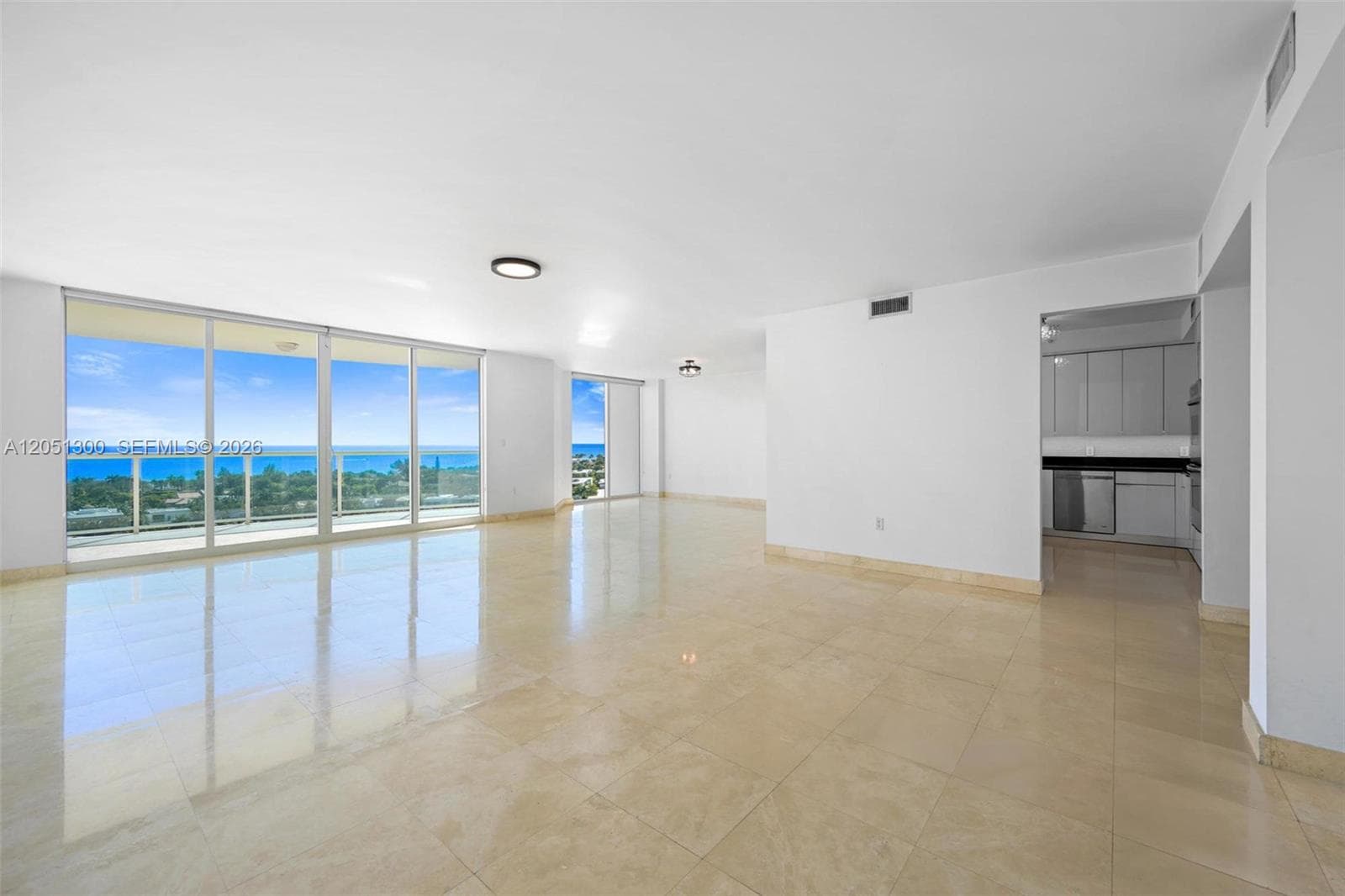 20201 E Country Club Dr 1502 photo 1