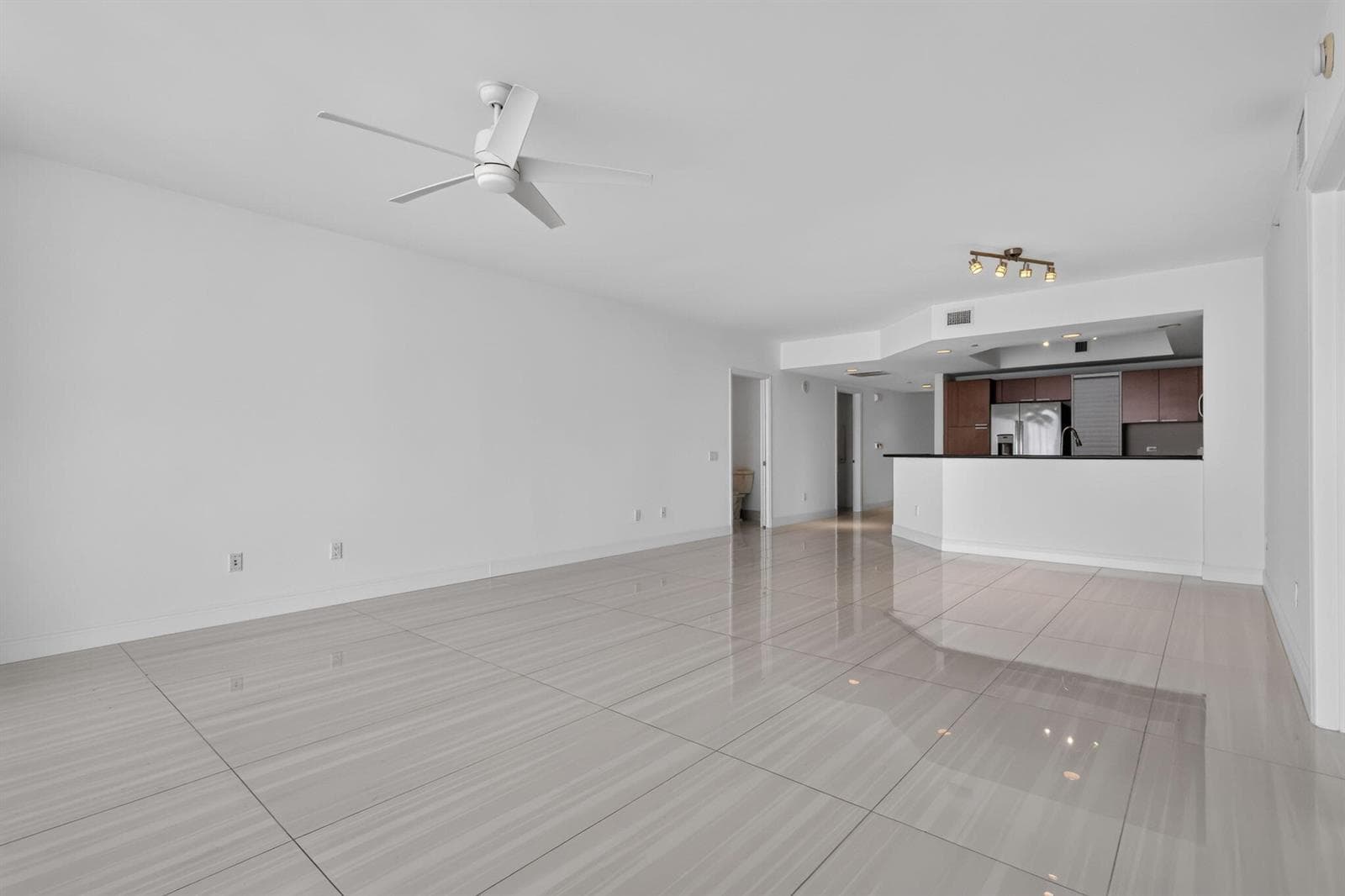 2650 Lake Shore Drive 1005 photo 17