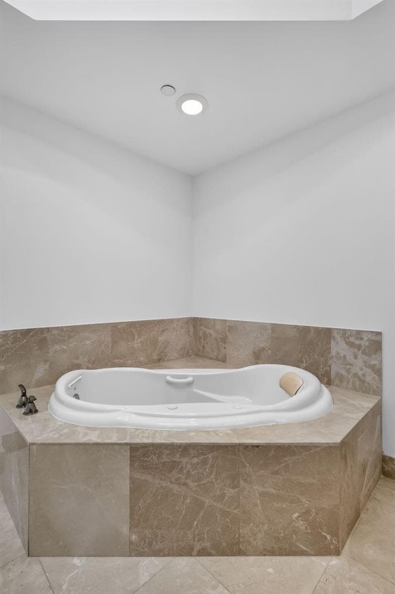2650 Lake Shore Drive 1005 photo 25