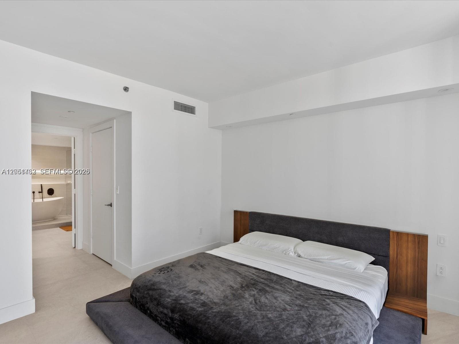 495 Brickell Ave 2305 photo 24