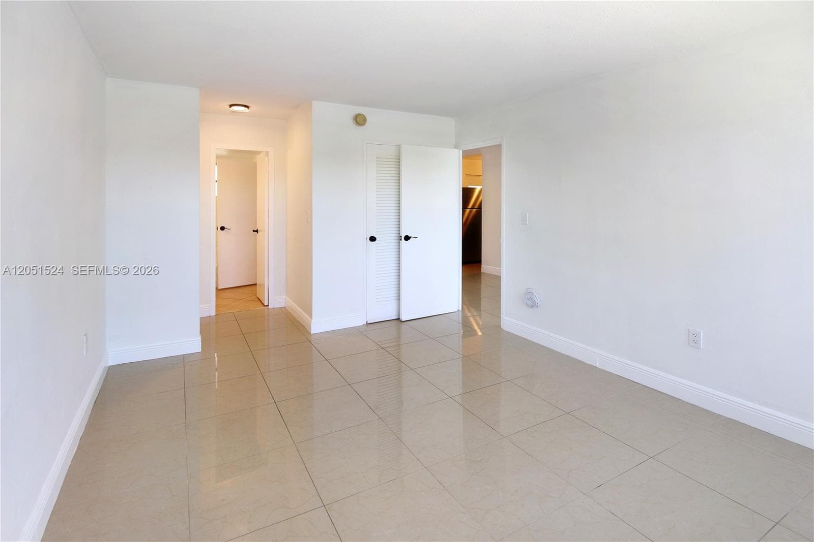 220 Kings Point Dr 304 photo 7