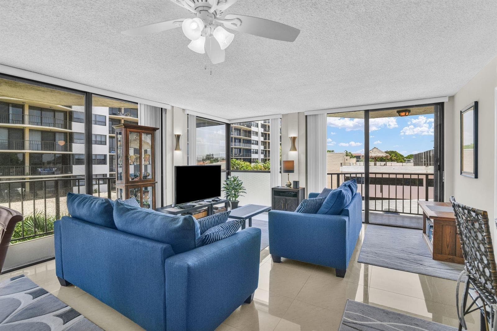 899 Jeffery Street 3010 photo 8