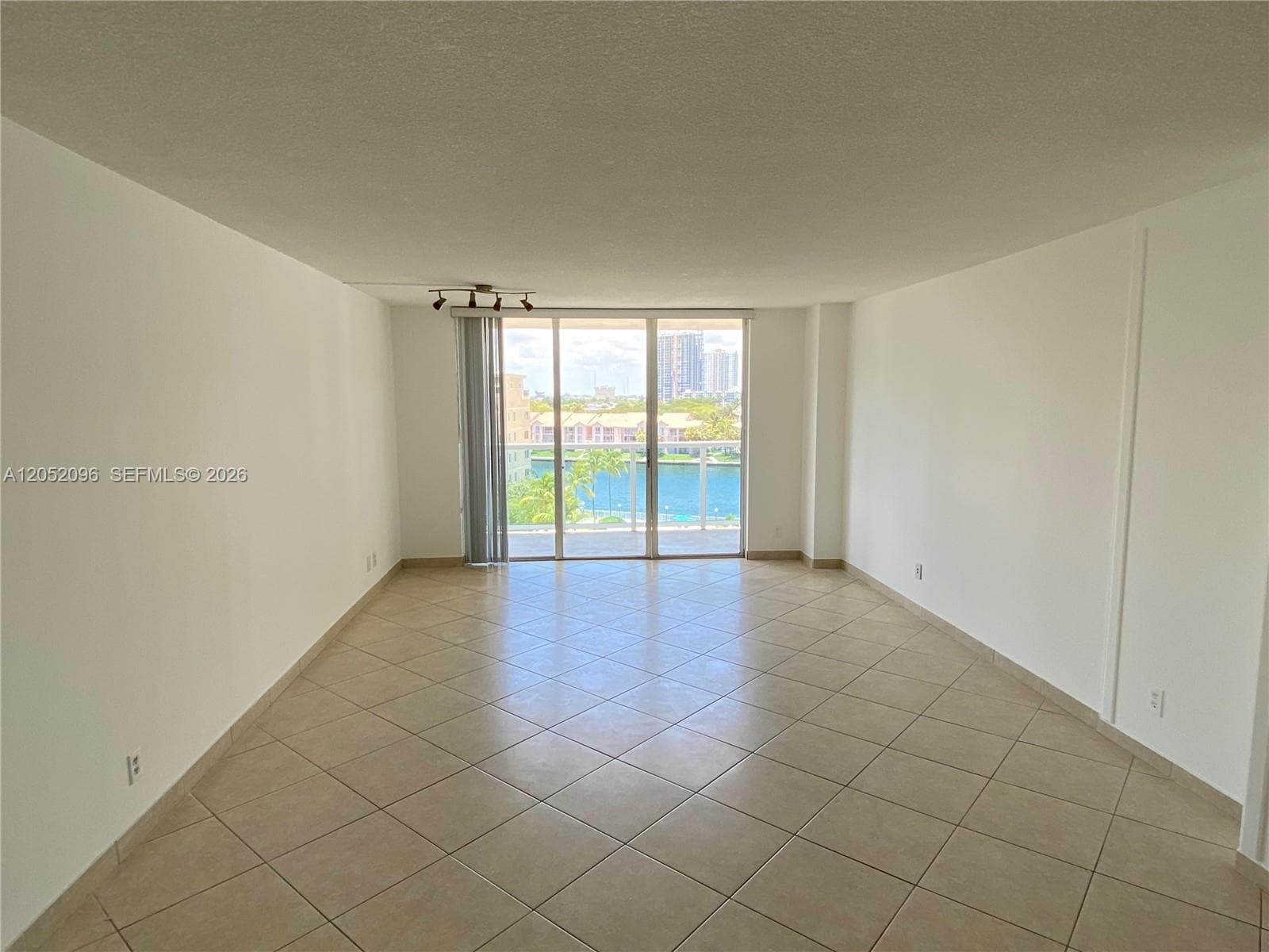 3800 S Ocean Dr 611 photo 2
