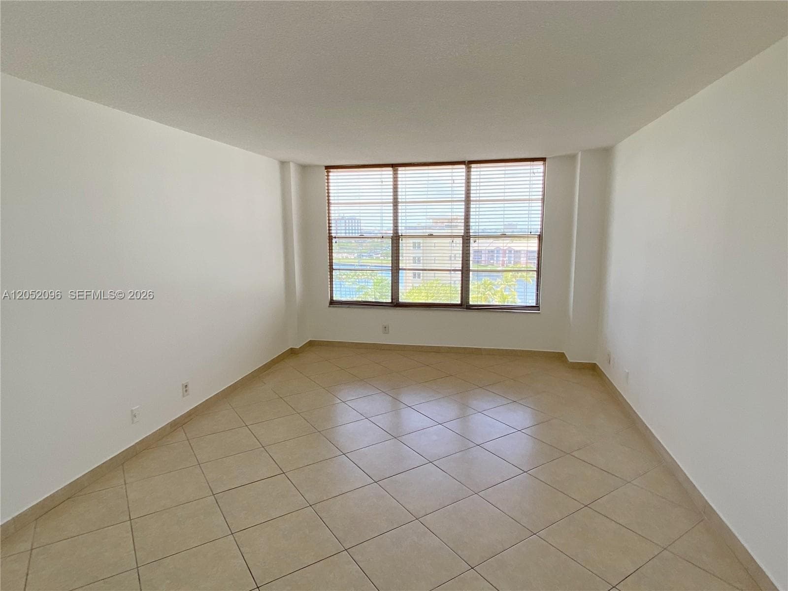 3800 S Ocean Dr 611 photo 4