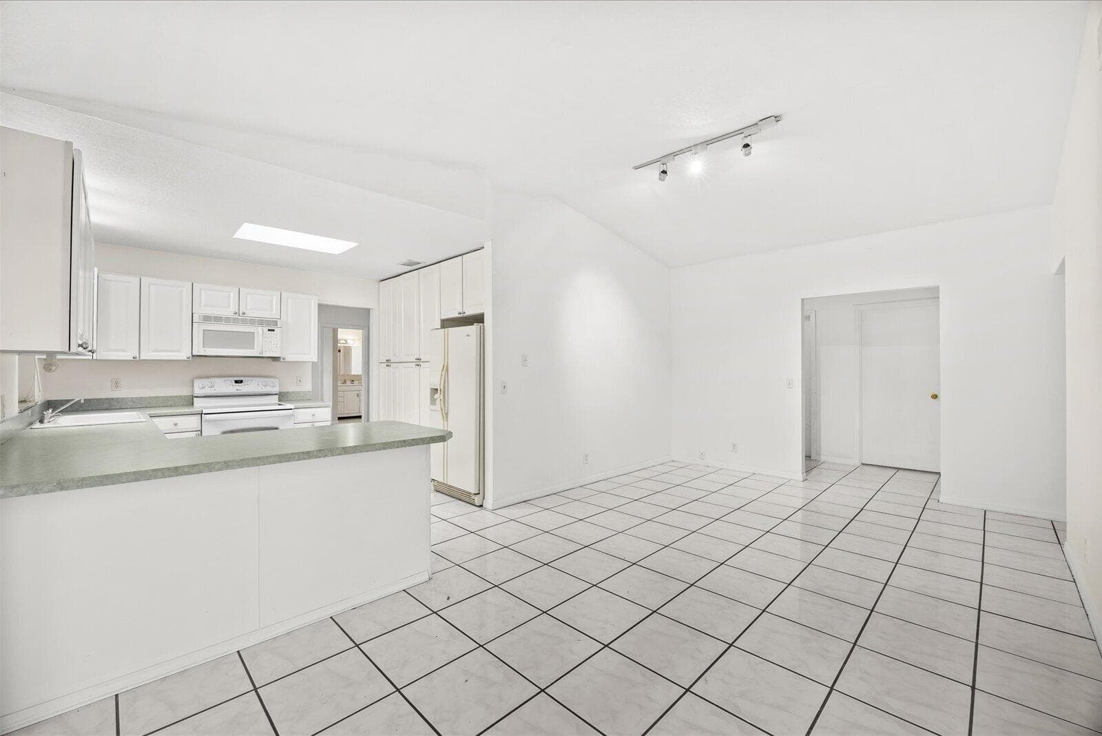 2550 SE Hemsing Street photo 12