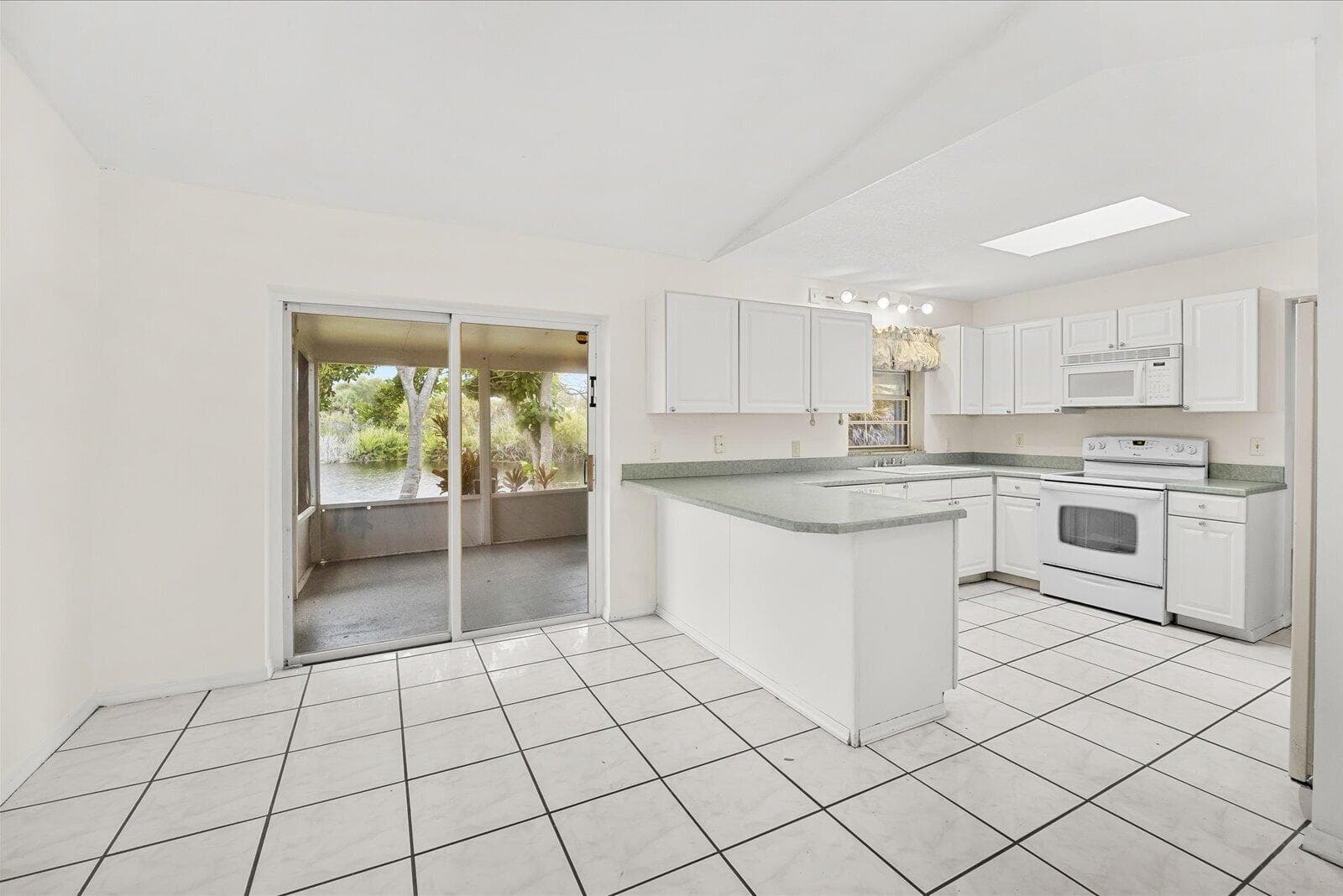 2550 SE Hemsing Street photo 11